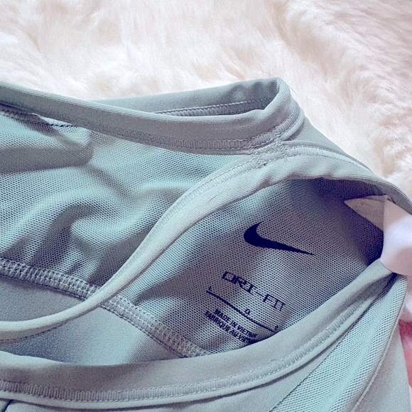 Nike Women's Green Sports Bra - Picture 2 of 2